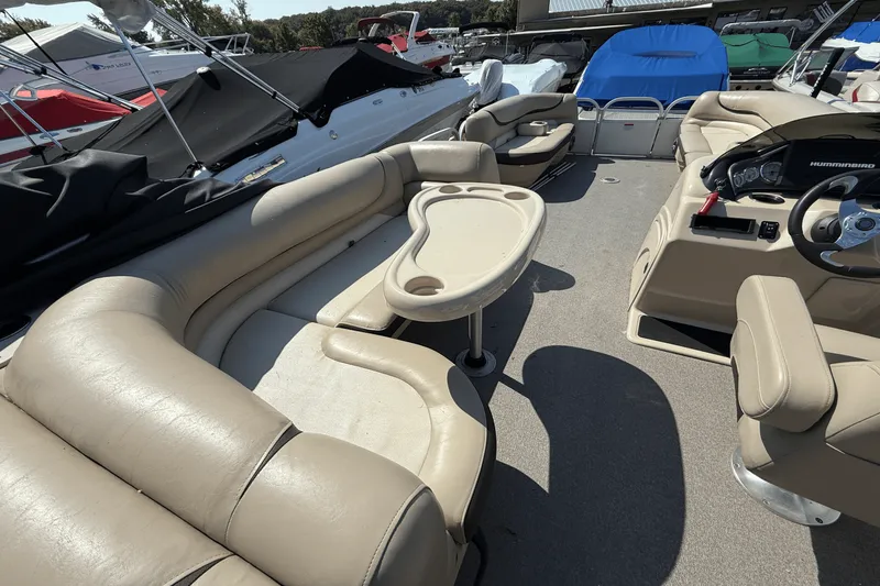 Slide: The Image of Sun Tracker 24 PARTY BARGE 2016 - 19