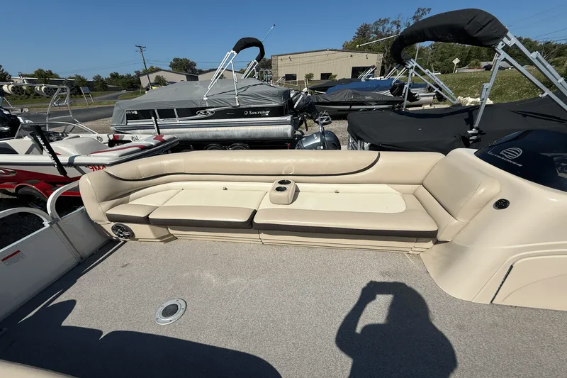 Slide: The Image of Sun Tracker 24 PARTY BARGE 2016 - 23