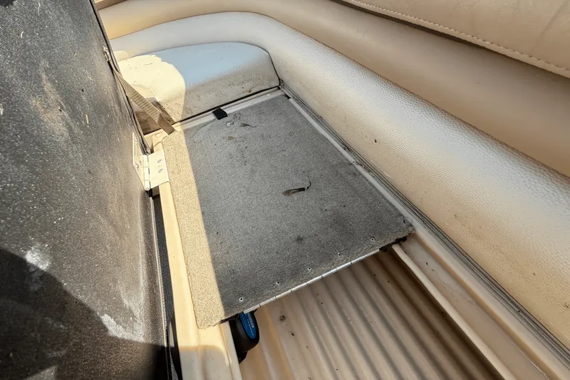 Slide: The Image of Sun Tracker 24 PARTY BARGE 2016 - 25