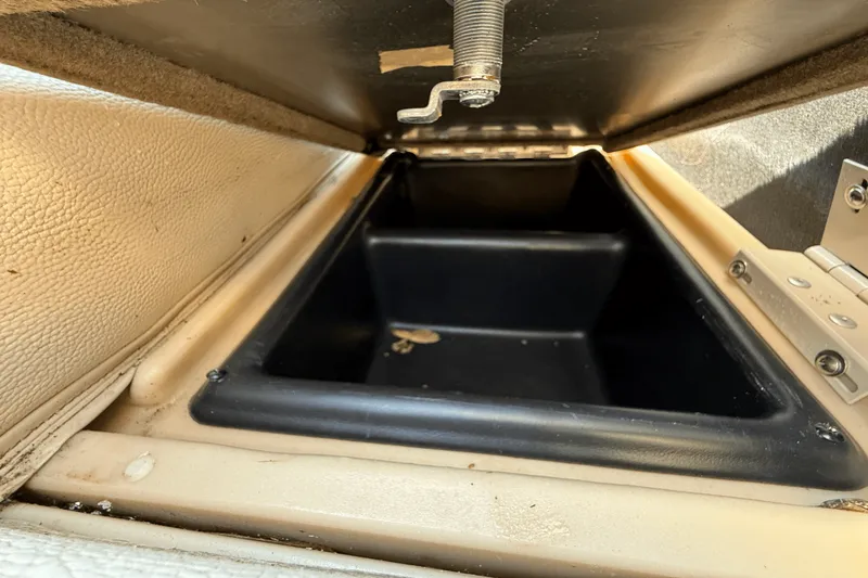 Slide: The Image of Sun Tracker 24 PARTY BARGE 2016 - 27