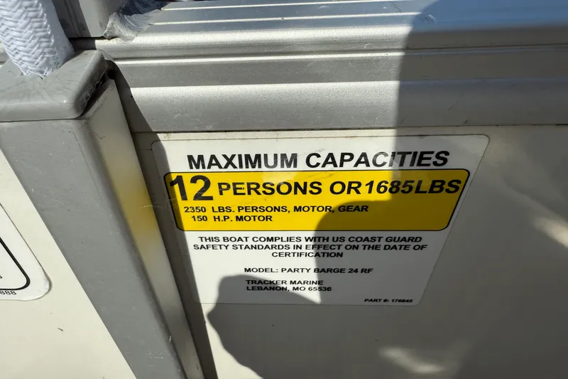 Slide: The Image of Sun Tracker 24 PARTY BARGE 2016 - 28