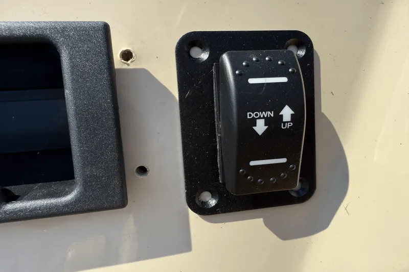 Slide: The Image of Sun Tracker 24 PARTY BARGE 2016 - 29