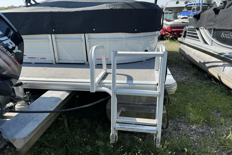 Slide: The Image of Sun Tracker 24 PARTY BARGE 2016 - 6