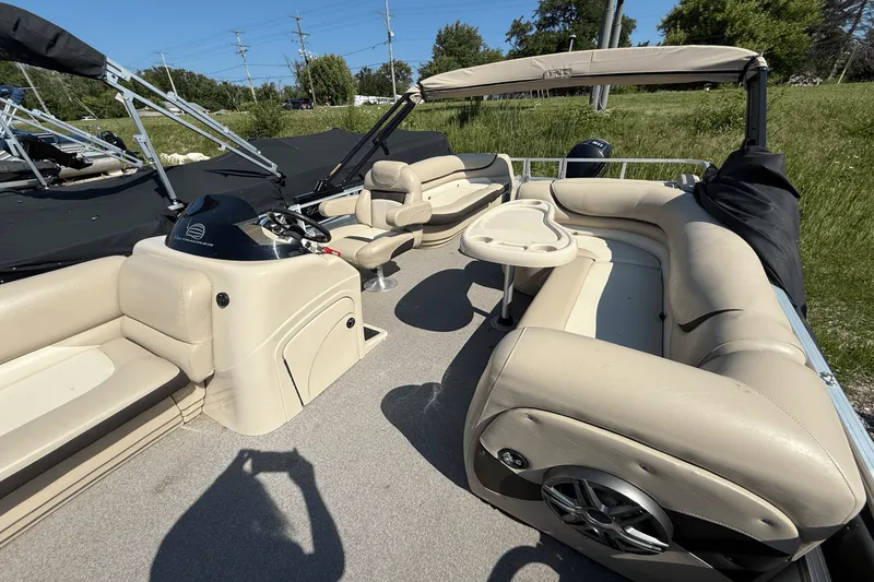 Slide: The Image of Sun Tracker 24 PARTY BARGE 2016 - 9