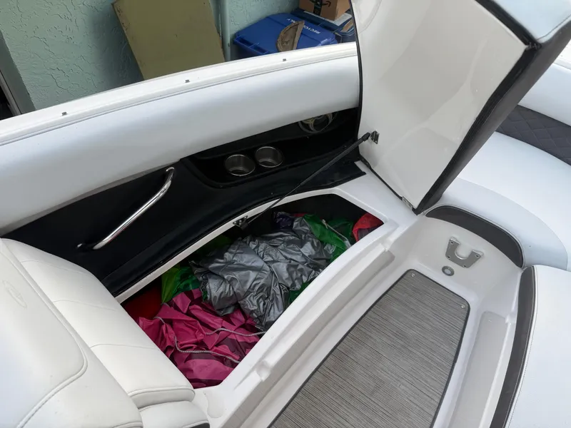 Slide: The Image of Regal 2500 Bowrider 2013 - 54