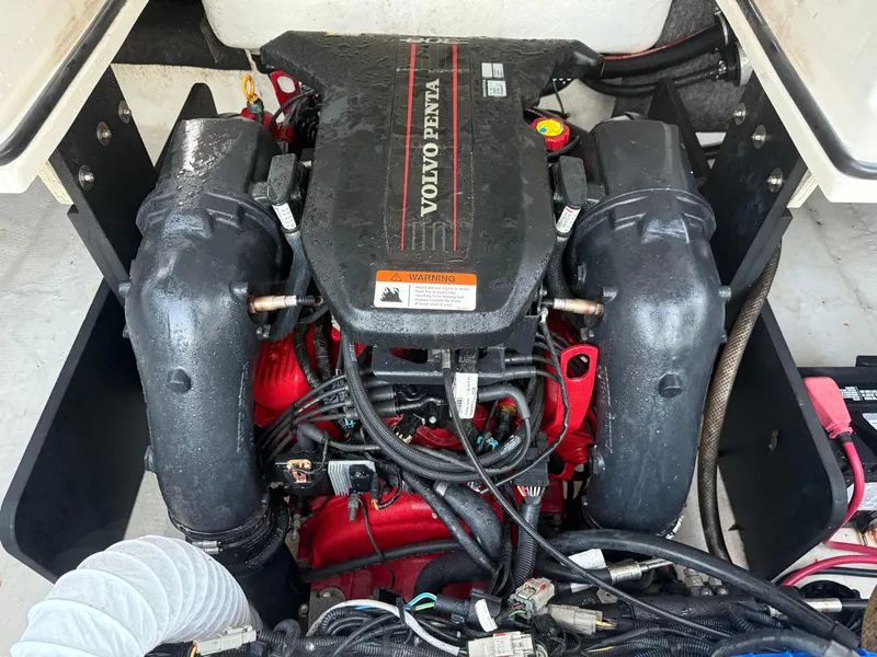 Slide: The Image of Regal 2500 Bowrider 2013 - 59