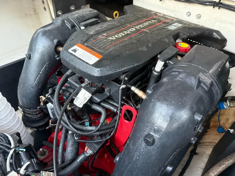 Slide: The Image of Regal 2500 Bowrider 2013 - 60