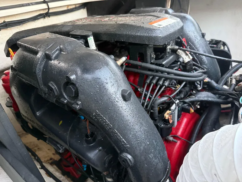 Slide: The Image of Regal 2500 Bowrider 2013 - 61