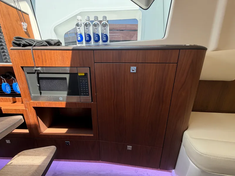Slide: The Image of Galeon 375 GTO 2024 - 21