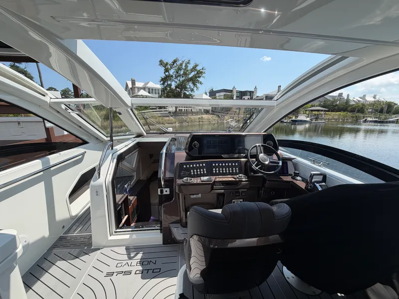 Slide: The Image of Galeon 375 GTO 2024 - 22