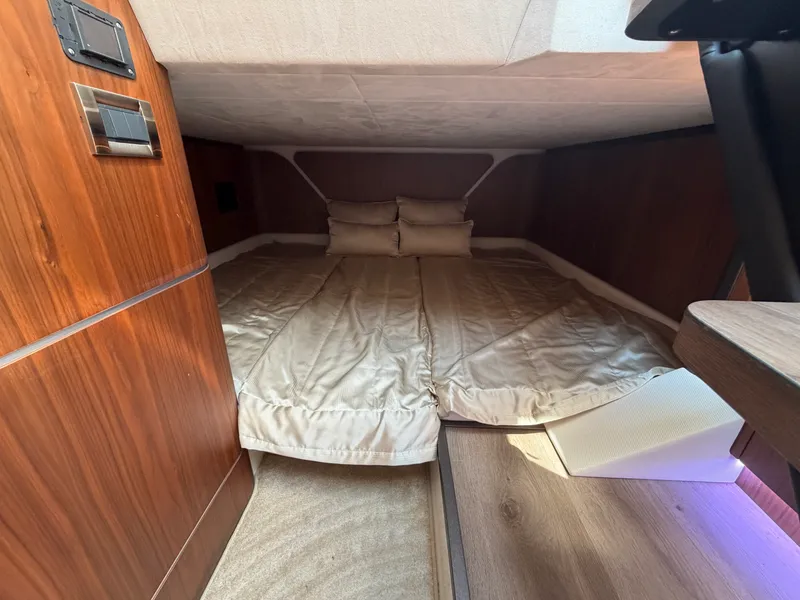 Slide: The Image of Galeon 375 GTO 2024 - 19