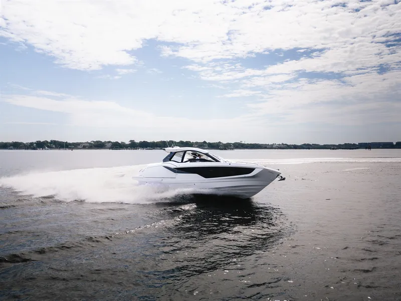 Slide: The Image of Galeon 375 GTO 2024 - 10