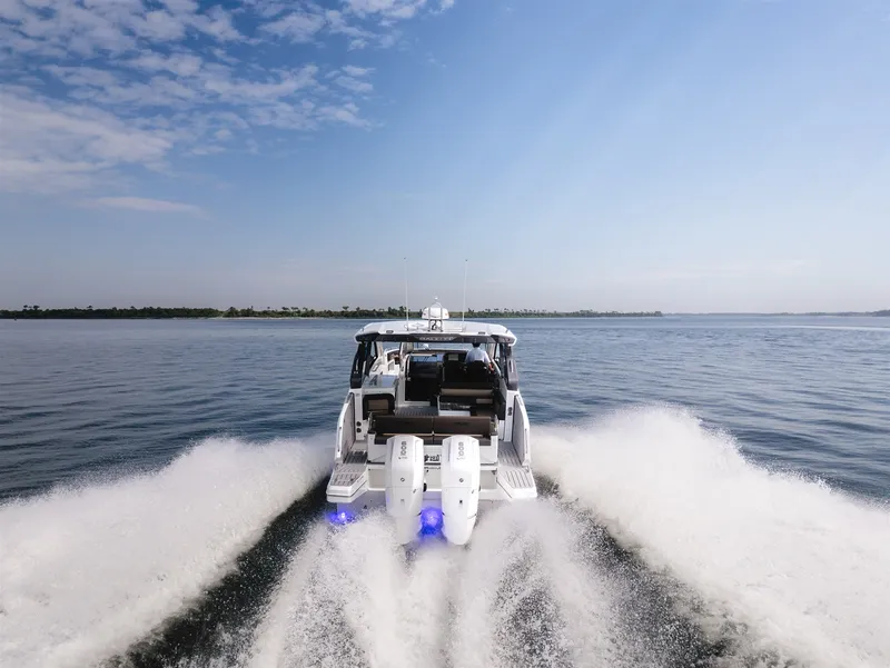 Slide: The Image of Galeon 375 GTO 2024 - 9