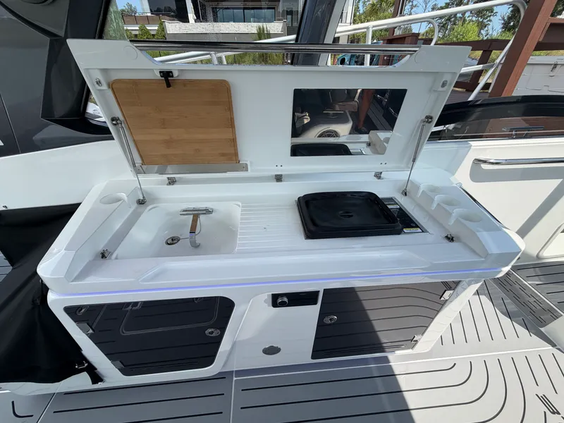 Slide: The Image of Galeon 375 GTO 2024 - 27