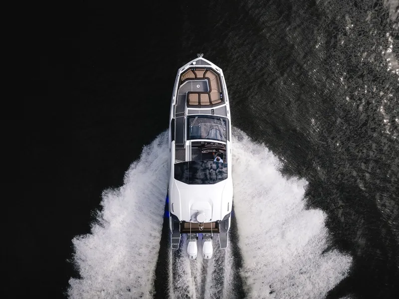 Slide: The Image of Galeon 375 GTO 2024 - 12