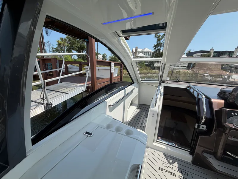 Slide: The Image of Galeon 375 GTO 2024 - 24