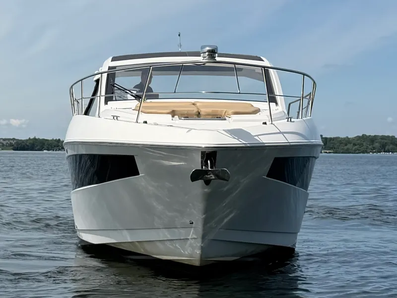 Slide: The Image of Cruisers 390 EXPRESS COUPE 2015 - 8
