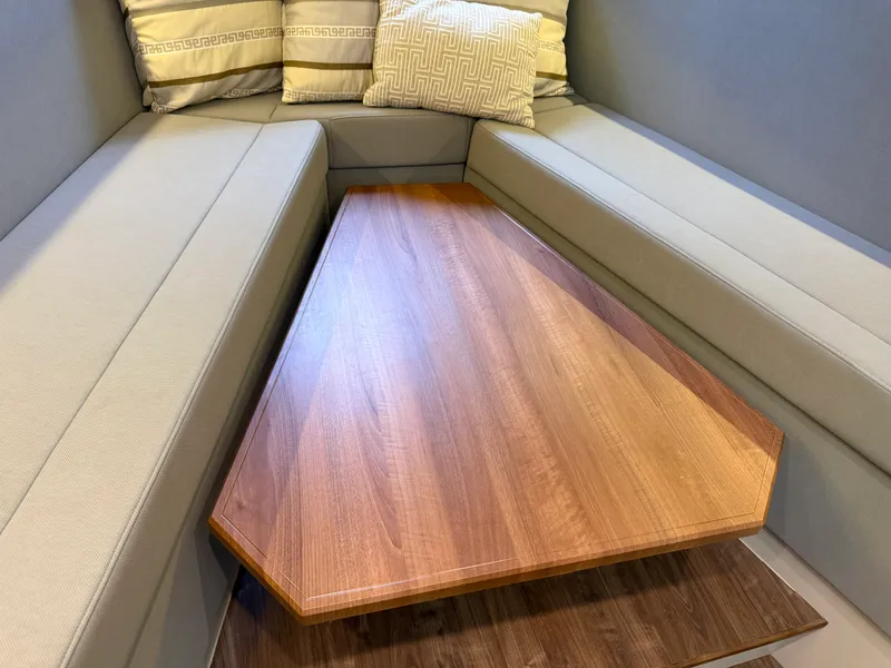 Slide: The Image of Cruisers 390 EXPRESS COUPE 2015 - 18