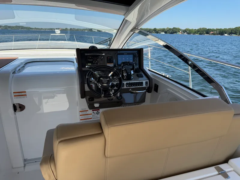Slide: The Image of Cruisers 390 EXPRESS COUPE 2015 - 47