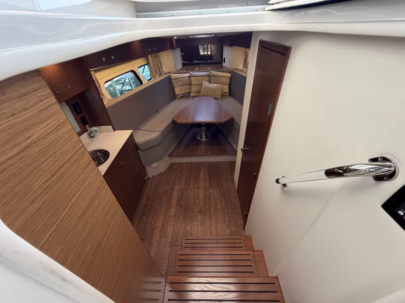 Slide: The Image of Cruisers 390 EXPRESS COUPE 2015 - 10