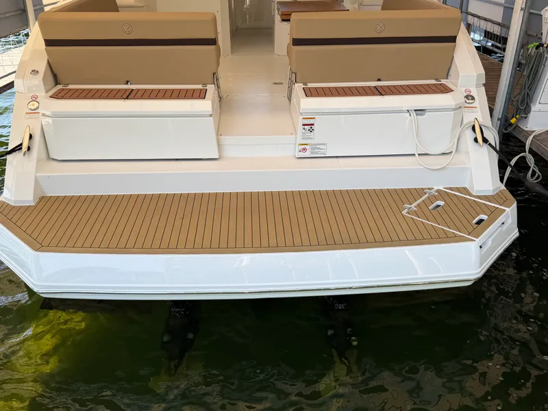 Slide: The Image of Cruisers 390 EXPRESS COUPE 2015 - 61