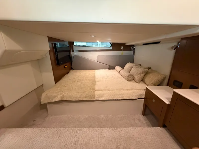 Slide: The Image of Cruisers 390 EXPRESS COUPE 2015 - 27