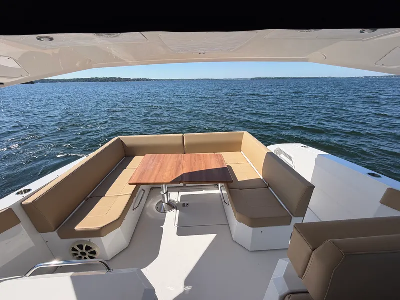 Slide: The Image of Cruisers 390 EXPRESS COUPE 2015 - 58