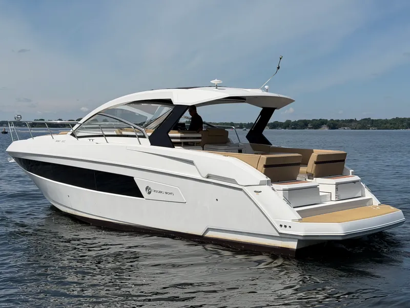 Slide: The Image of Cruisers 390 EXPRESS COUPE 2015 - 3