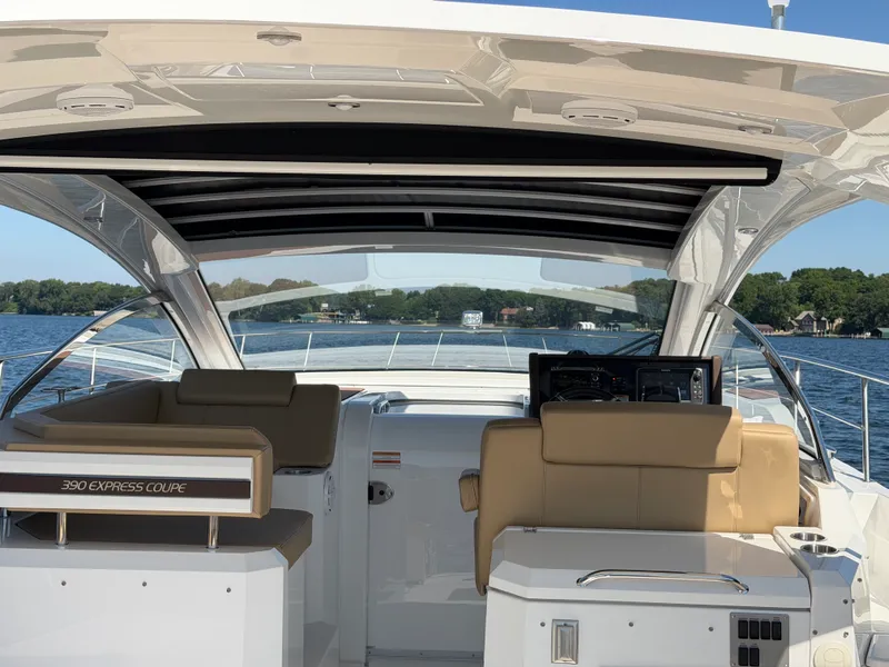 Slide: The Image of Cruisers 390 EXPRESS COUPE 2015 - 41