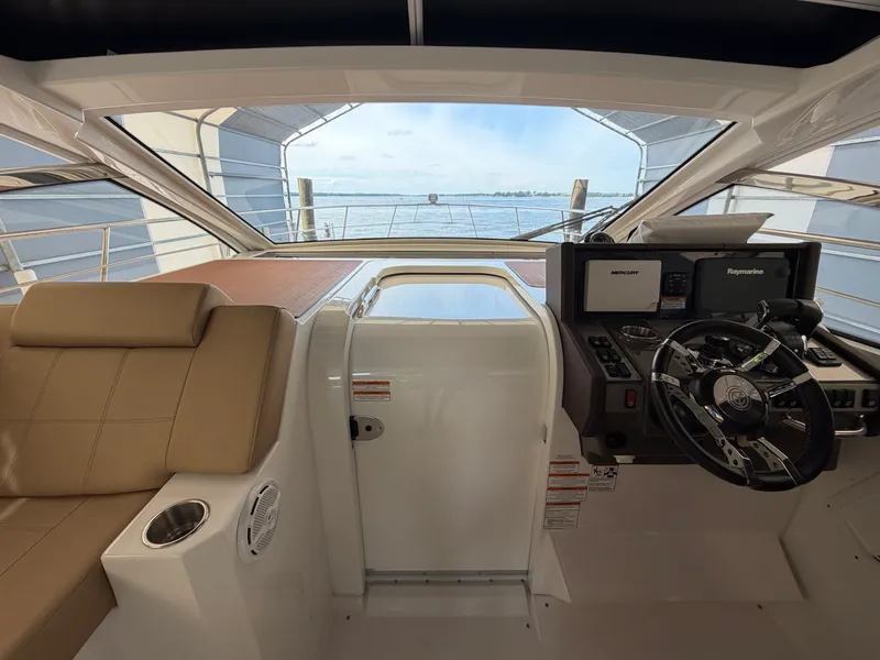 Slide: The Image of Cruisers 390 EXPRESS COUPE 2015 - 9