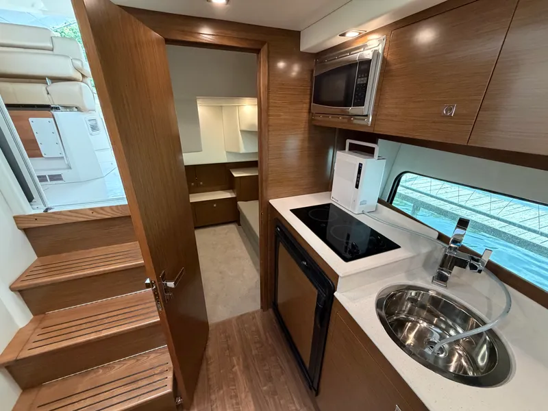 Slide: The Image of Cruisers 390 EXPRESS COUPE 2015 - 12