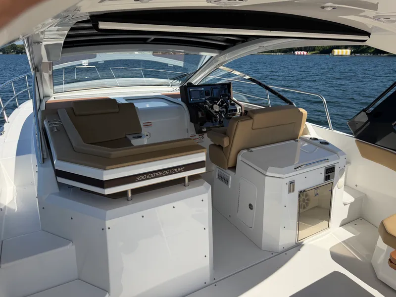 Slide: The Image of Cruisers 390 EXPRESS COUPE 2015 - 43