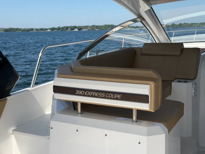 Slide: The Image of Cruisers 390 EXPRESS COUPE 2015 - 55