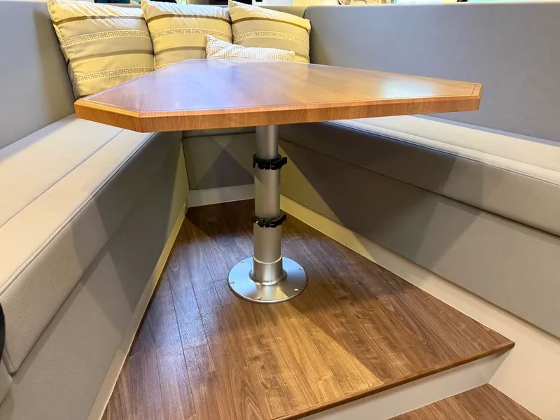 Slide: The Image of Cruisers 390 EXPRESS COUPE 2015 - 17