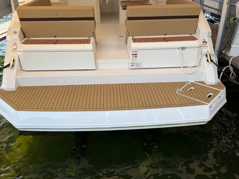 Slide: The Image of Cruisers 390 EXPRESS COUPE 2015 - 62