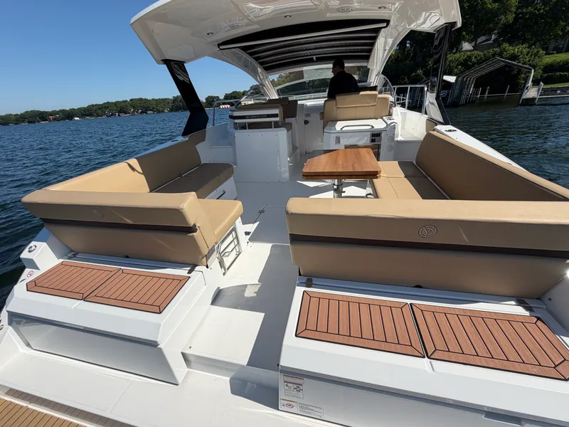 Slide: The Image of Cruisers 390 EXPRESS COUPE 2015 - 57