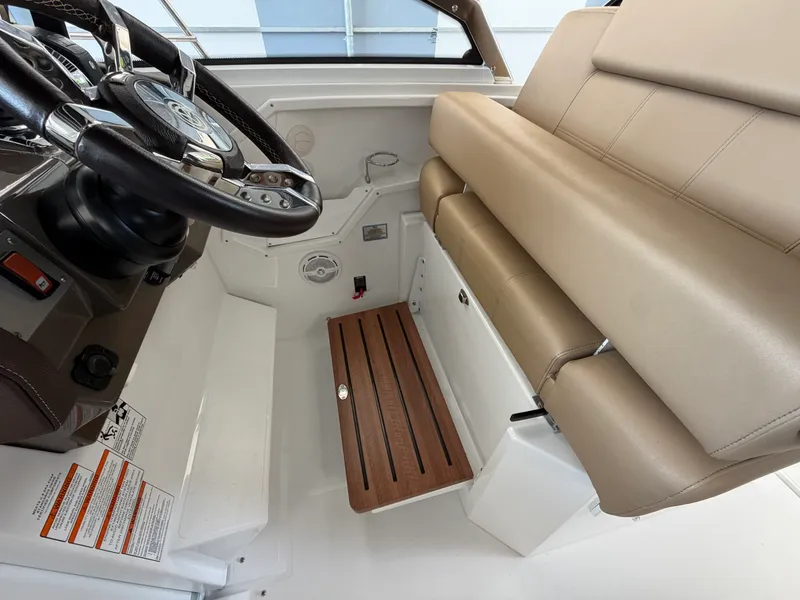 Slide: The Image of Cruisers 390 EXPRESS COUPE 2015 - 22