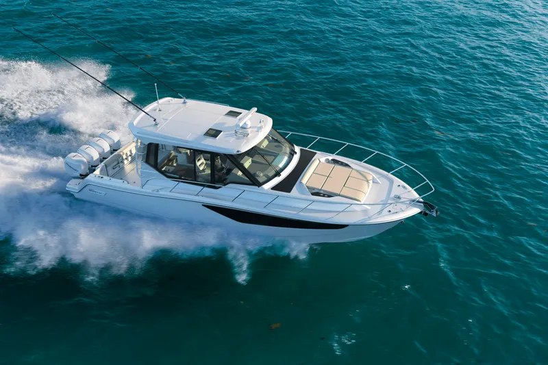 Slide: The Image of Boston Whaler 405 Conquest 2027 - 11