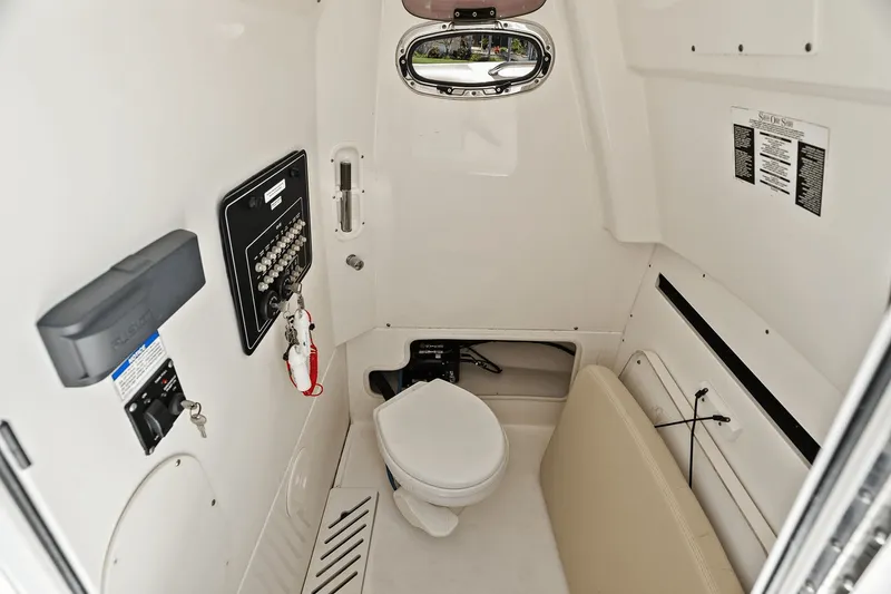 Slide: The Image of Boston Whaler 280 OUTRAGE 2018 - 25