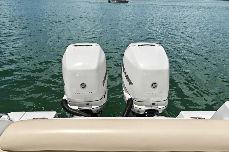 Slide: The Image of Boston Whaler 280 OUTRAGE 2018 - 26