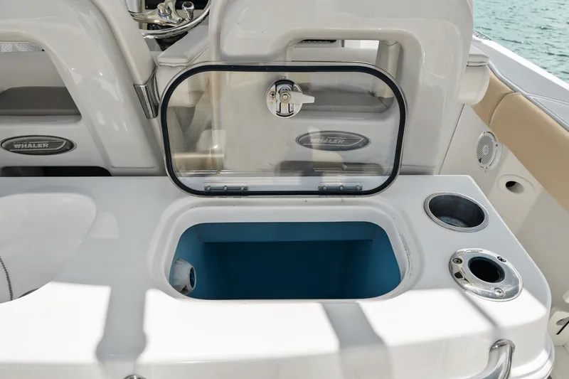 Slide: The Image of Boston Whaler 280 OUTRAGE 2018 - 36