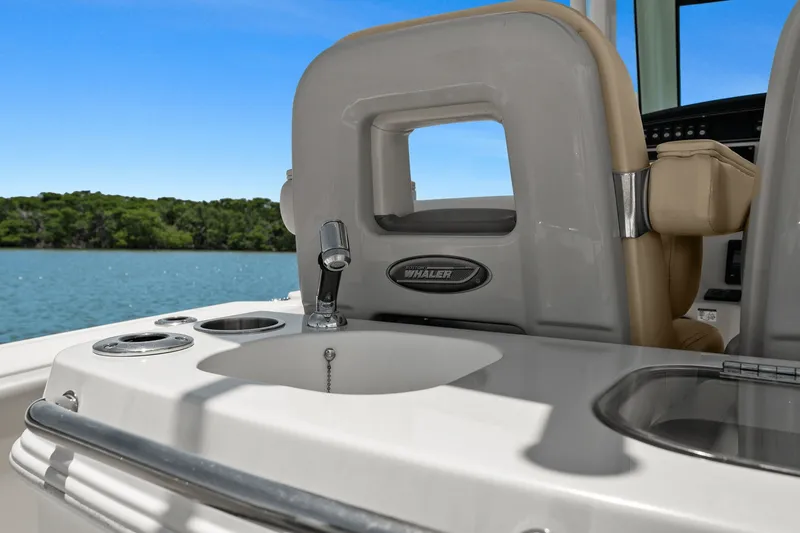 Slide: The Image of Boston Whaler 280 OUTRAGE 2018 - 37
