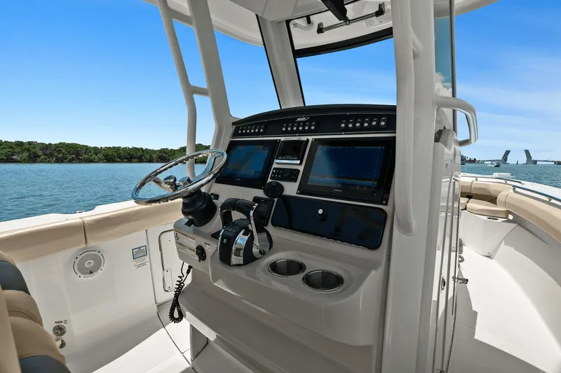 Slide: The Image of Boston Whaler 280 OUTRAGE 2018 - 38