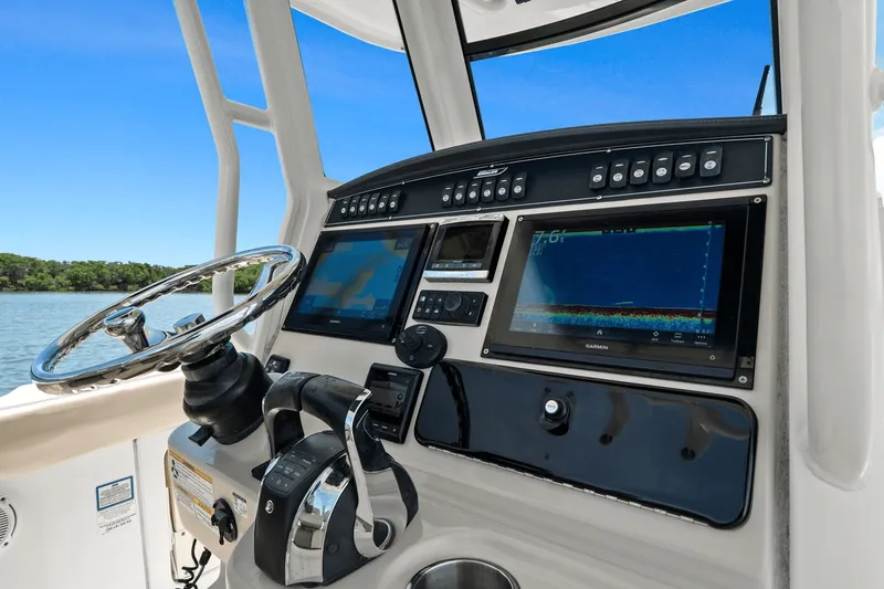 Slide: The Image of Boston Whaler 280 OUTRAGE 2018 - 39