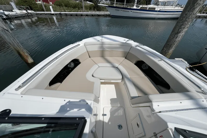 Slide: The Image of Boston Whaler 240 Vantage 2026 - 12