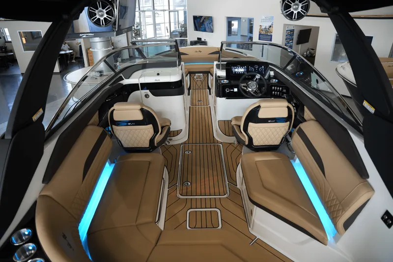 Slide: The Image of Sea Ray SLX 260 2026 - 10