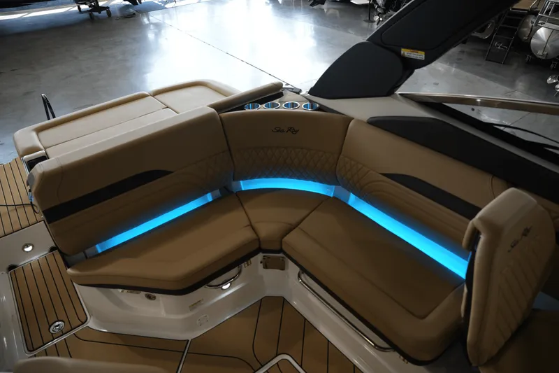 Slide: The Image of Sea Ray SLX 260 2026 - 11