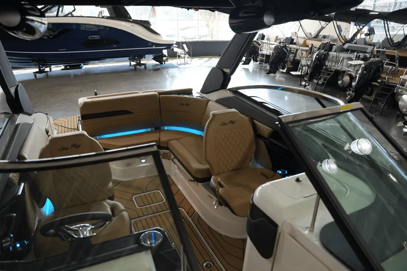 Slide: The Image of Sea Ray SLX 260 2026 - 12