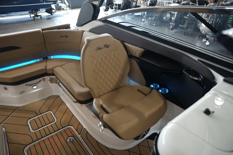 Slide: The Image of Sea Ray SLX 260 2026 - 15