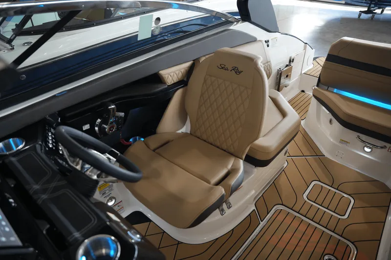 Slide: The Image of Sea Ray SLX 260 2026 - 16